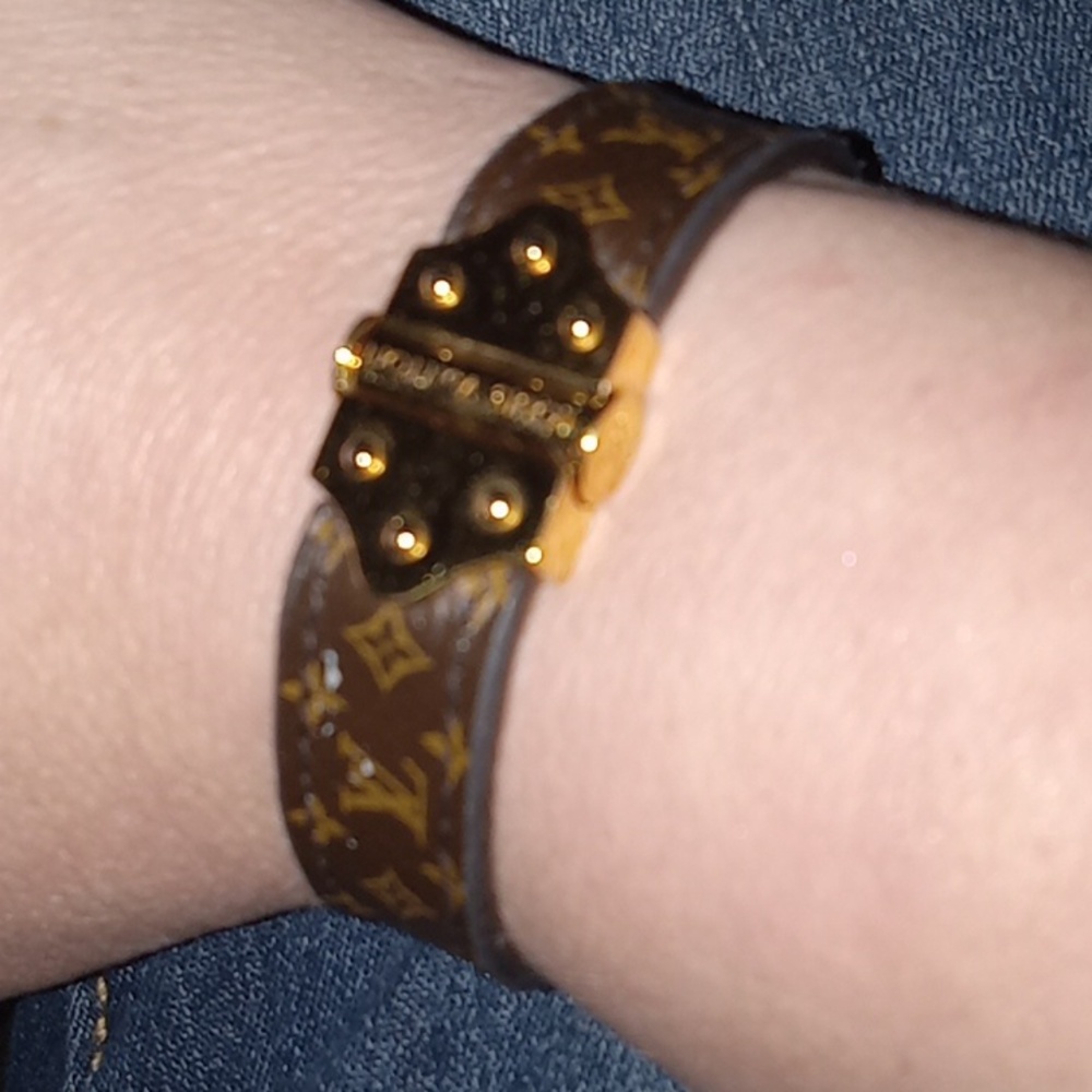 Nano monogram louis Vuitton leather bracelet in great condition